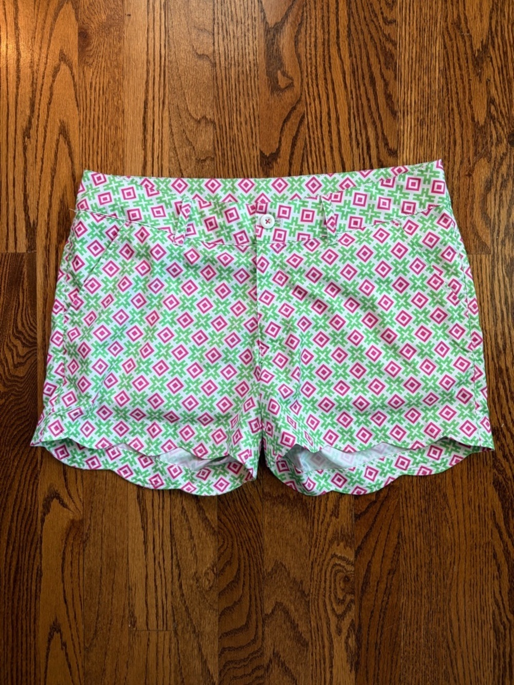 Birdies & Bows Scalloped Golf Shorts Women’s Size 10 Pink Green Geometric